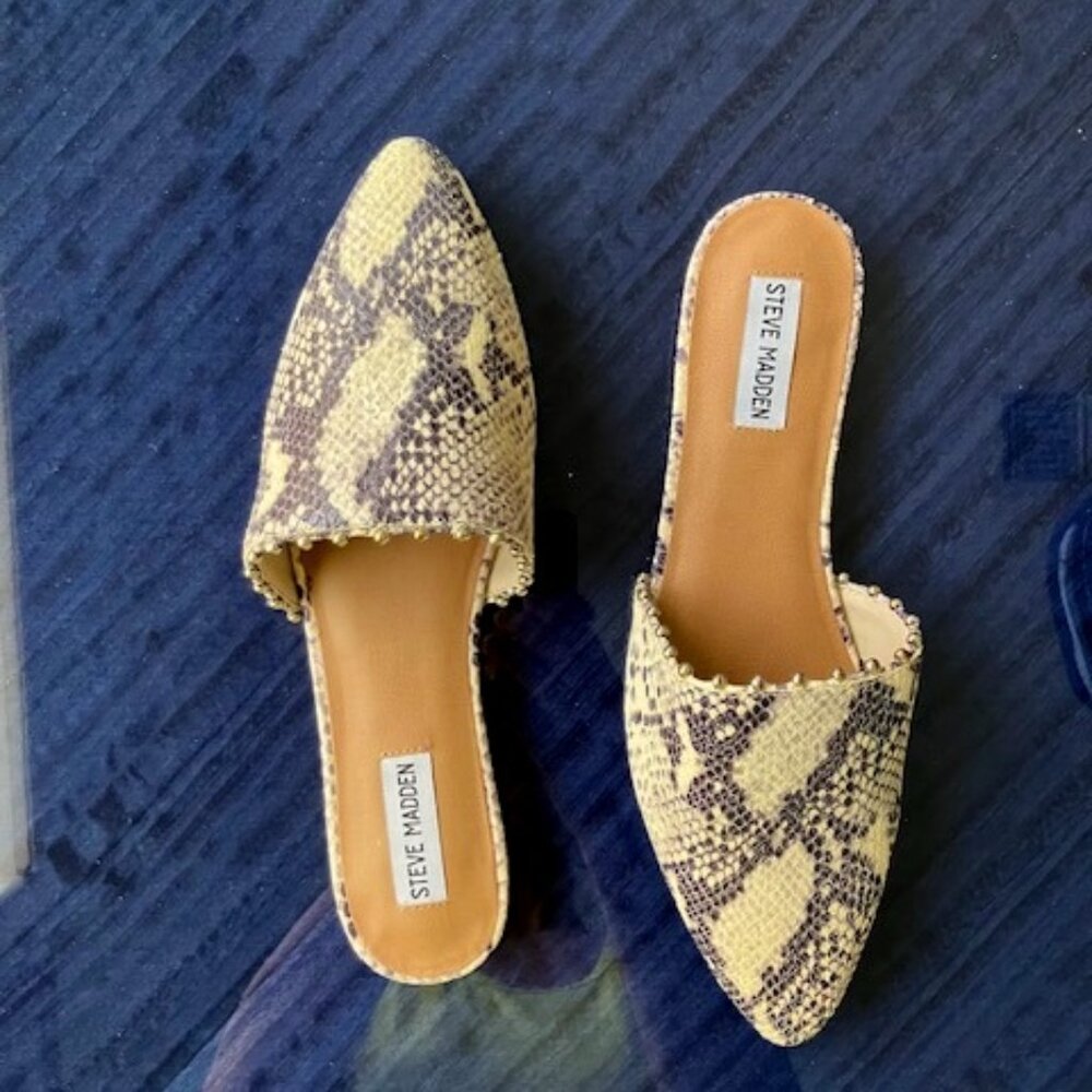 Leather flat mules w/a snakeskin pattern